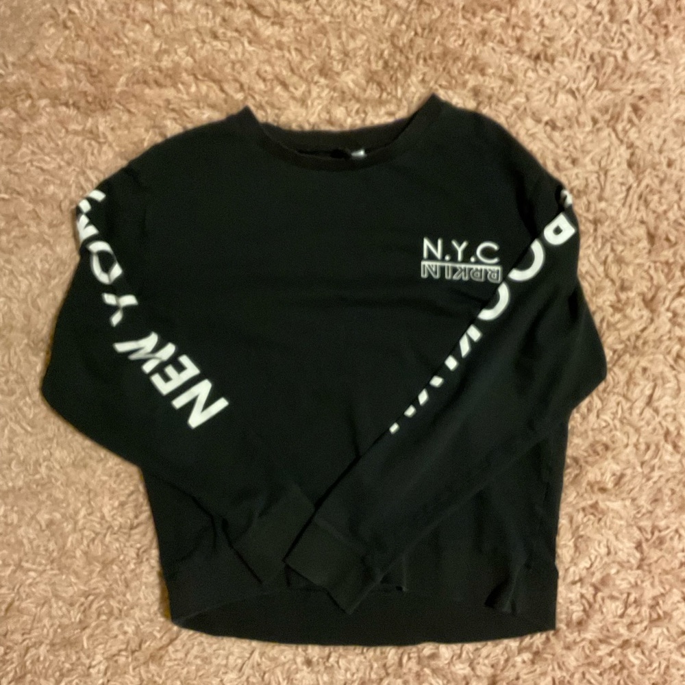 Hello! I am selling a crew neck with stretchy fabric.